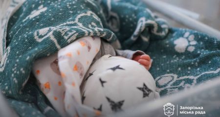 Грошові сертифікати отримали батьки перших новонароджених на День міста Запоріжжя