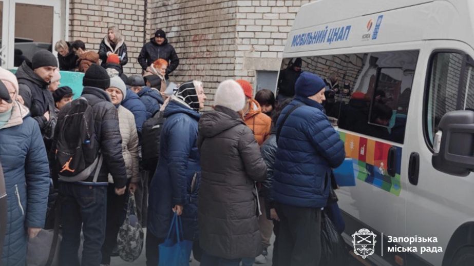 Понад 300 консультацій: виїзний ЦНАП допомагає запоріжцям на місцях "прильотів"