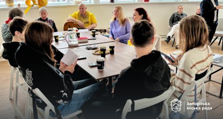 Літературне чаювання: у Запоріжжі обговорили роман Ліни Костенко