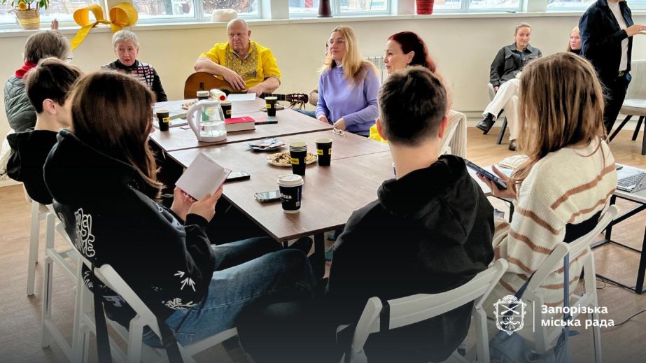 Литературное чаепитие: в Запорожье обсудили роман Лины Костенко