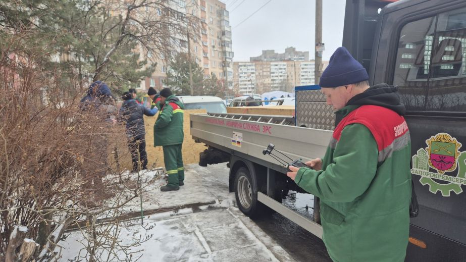 2000 "квадратов" окон: ряд домов в Запорожье восстановили после обстрелов