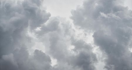 Грози, град і шквали: запоріжців попереджають про негоду