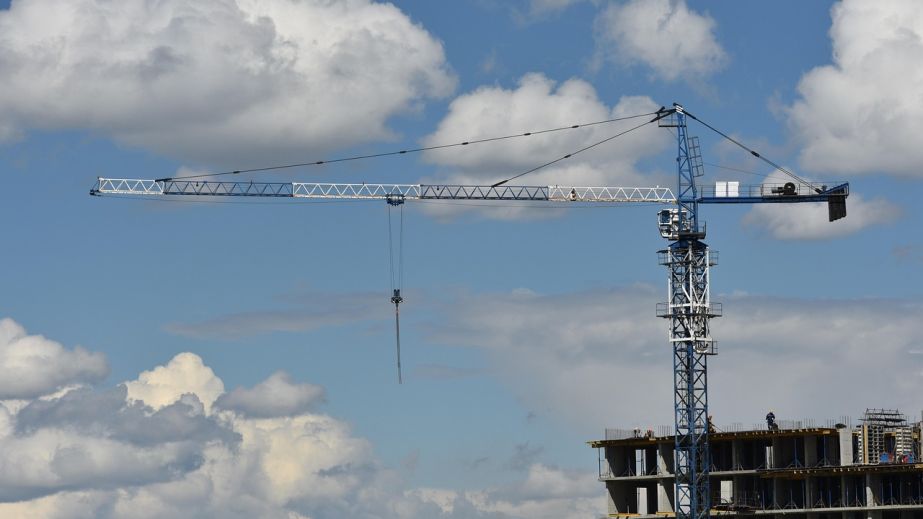 Ще один будинок відновлять після обстрілу у Дніпровському районі Запоріжжя