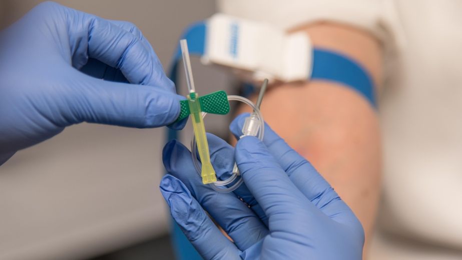 В Запорожье не хватает донорской крови всех групп – детали