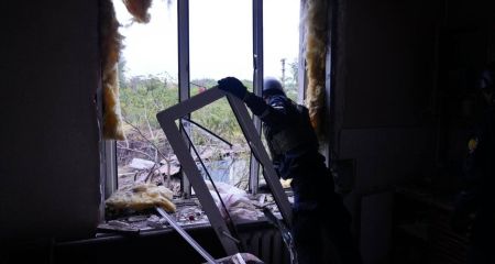 У 55 будинках Запоріжжя "закрили" вибиті обстрілами вікна