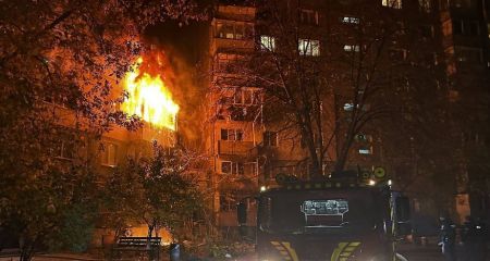 Балконы и крыша пылали в трех многоэтажках Запорожья после атаки