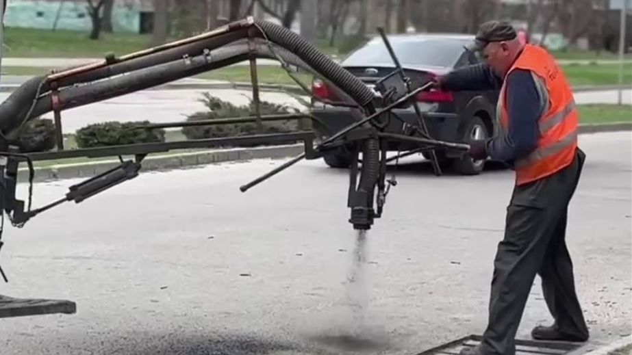 Швидко та економно: новий метод відновлення доріг випробовують у Запоріжжі