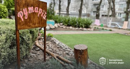 Власна оаза: десятки декоративних кущів висадили у запорізькому дитсадку