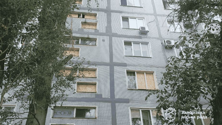Десять багатоповерхівок пошкоджені після удару по Запоріжжю