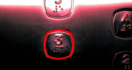 У запорізькому Бердянську зламалися всі нові ліфти, встановлені окупантами