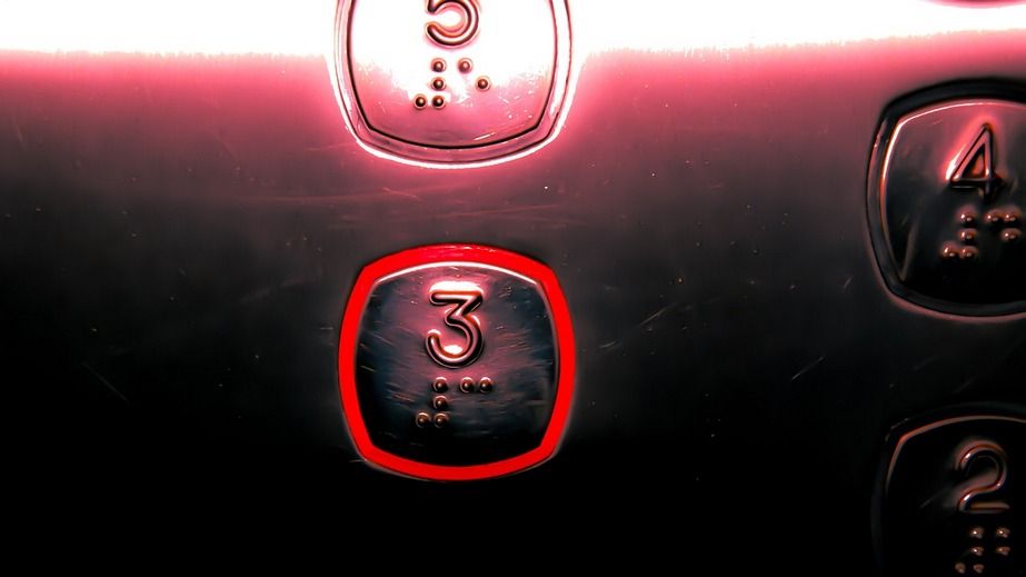 У запорізькому Бердянську зламалися всі нові ліфти, встановлені окупантами