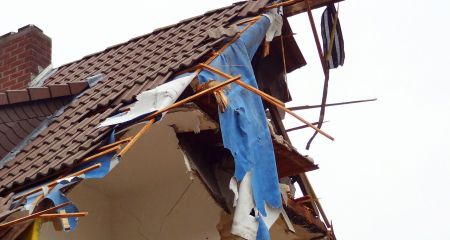 Российский дрон разрушил дом в Запорожском районе: есть раненая