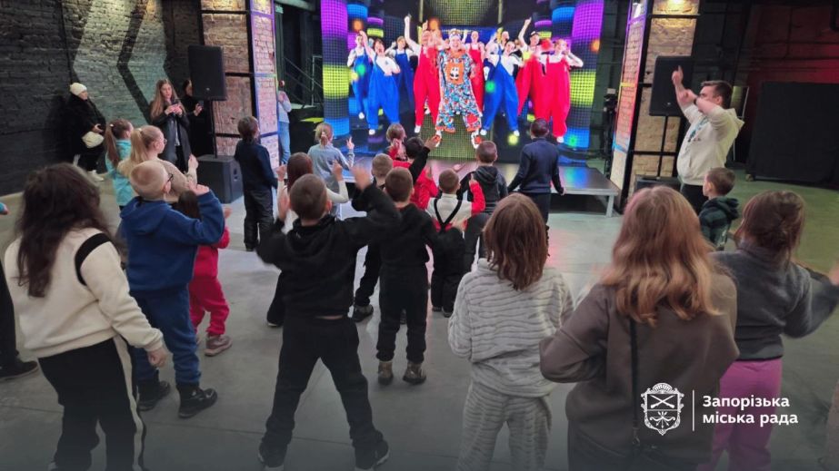 Зарядки, танцы и мастер-классы: в Запорожье для детей защитников устроили праздник