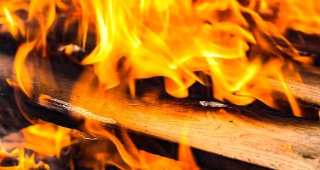 Рятувальники приборкали пожежу після обстрілу на Запоріжжі