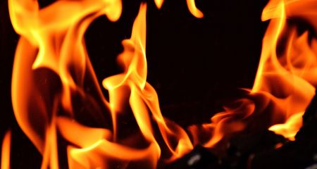 П’ятиповерхівка горіла після обстрілу Степногірська на Запоріжжі