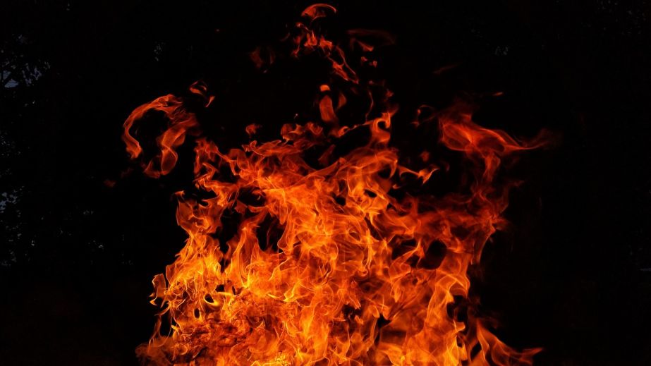 Из-за обстрелов горело в Запорожском районе