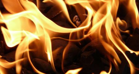 Из-за атаки россиян загорелось промышленное предприятие в Запорожье