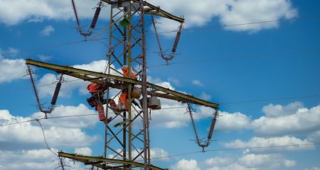 Запорізькі енергетики повернули світло понад 60 тисячам споживачів у квітні
