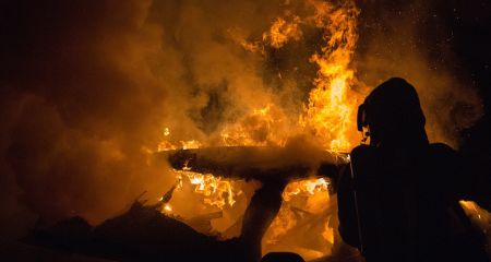 На Запорожье из-за обстрелов загорелся автомобиль – детали от ГСЧС