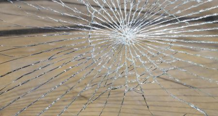 Российский FPV-дрон попал в гражданское авто в Запорожском районе: есть раненые