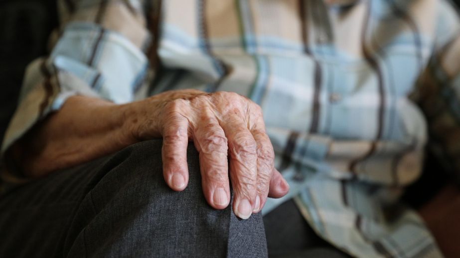 95-річного чоловіка та ще двох людей евакуювали поліцейські на Запоріжжі