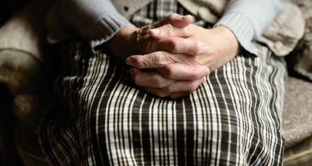 Запорізькі поліцейські допомогли літній жінці знайти шлях додому