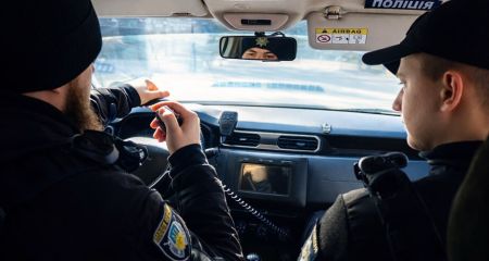 Штык-нож обнаружили у запорожца полицейские