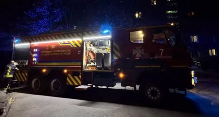 Літню жінку врятували з палаючої квартири у Запоріжжі