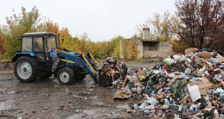 Засмічене водіями узбіччя розчищають у Запорізькому районі