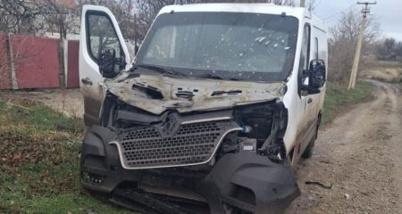 Нічна операція під ворожими дронами: на Запоріжжі поліція врятувала евакуаційне авто