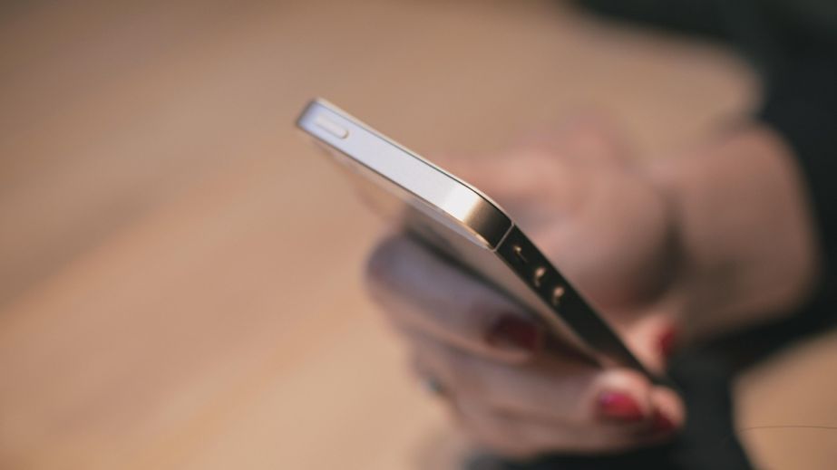 Збої у роботі WhatsApp: на окупованому Запоріжжі люди втрачають зв&rsquo;язок із близькими