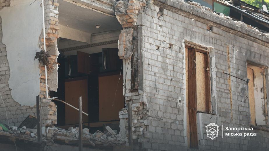 Разрушенный КАБом дом должны снести в Запорожье: людям выдадут сертификаты