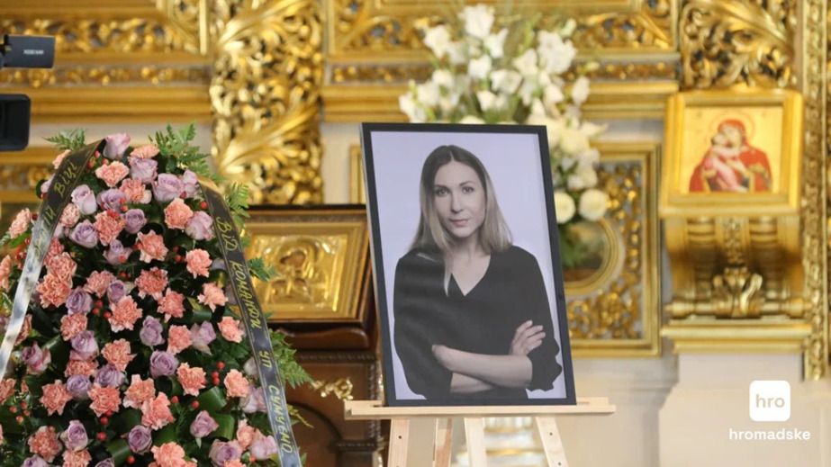 У Києві попрощалися із вбитою в полоні РФ журналісткою Вікторією Рощиною