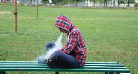 Запорізькі підлітки курять з цікавості та через стрес – дані опитування