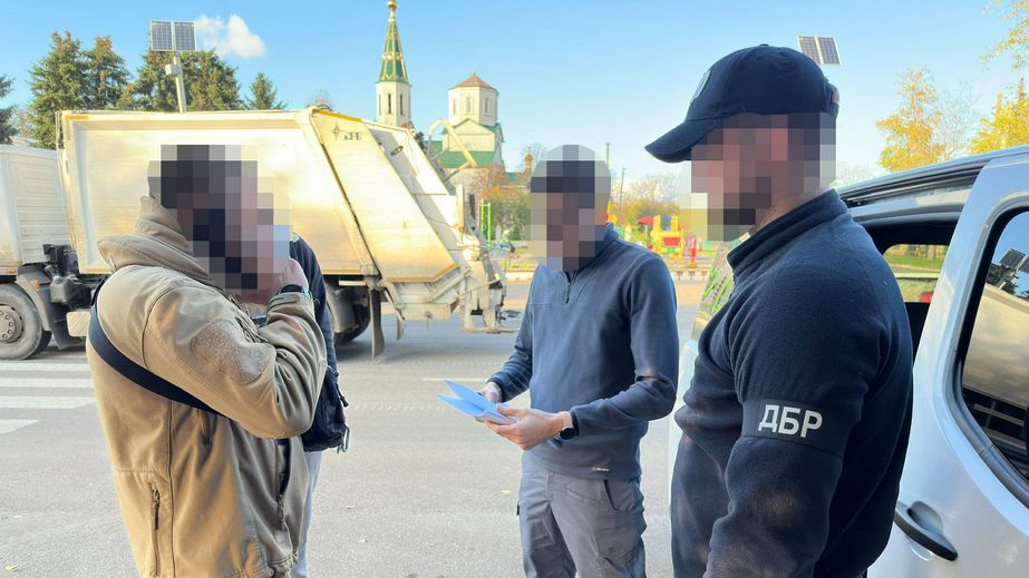 Більше 1 млн грн "бойових" поклав до кишені замкомбата на Запоріжжі