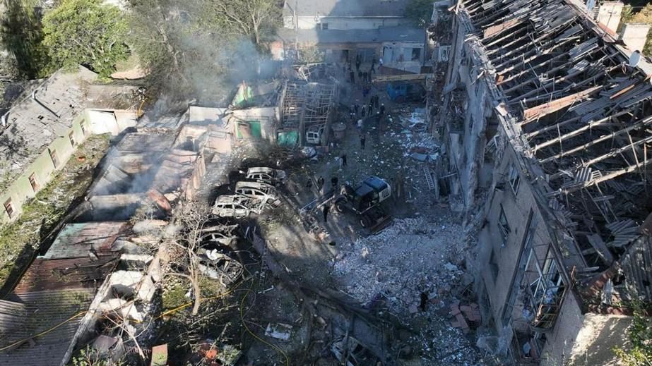 Запоріжанка зробила тату з координатами дому, який знищила Росія
