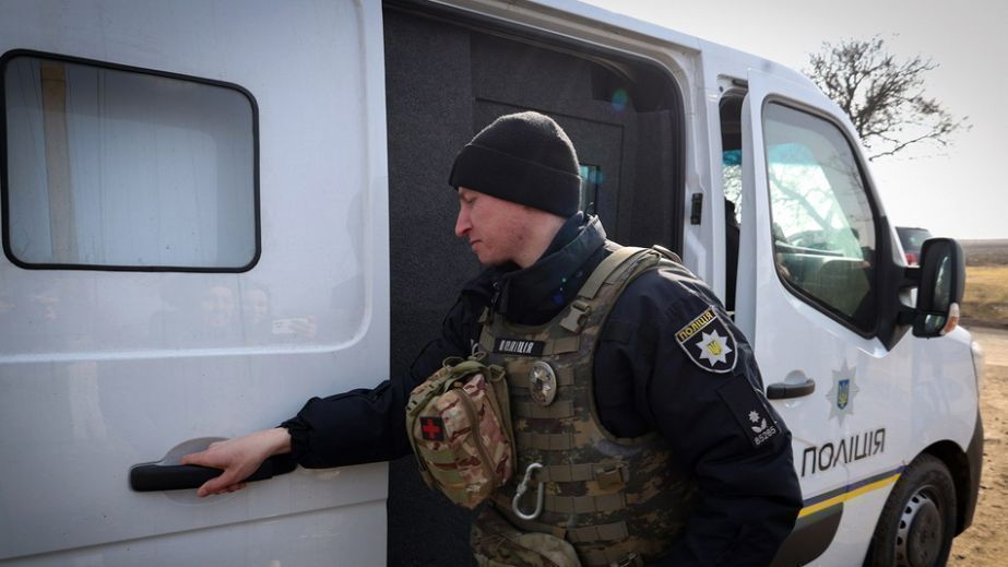 Полиция эвакуировала 11 человек из прифронта Запорожского района