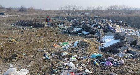 Масштабная стихийная свалка обнаружена в Запорожском районе