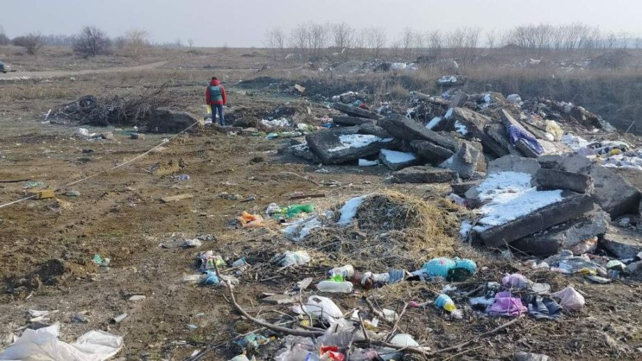 Масштабне стихійне сміттєзвалище виявлено у Запорізькому районі