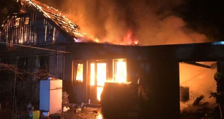 Дом и админздание горели после ударов по Запорожскому району