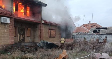 Вісім пожеж у Запоріжжі та двох районах області спалахнули після російської атаки – кадри ДСНС