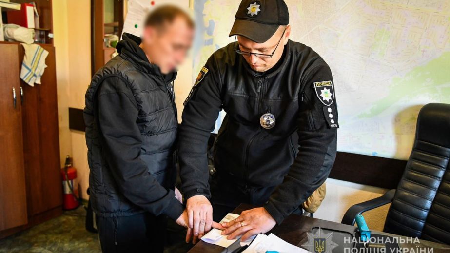 Вынес плиту и инструменты: в Запорожье задержали квартирного вора