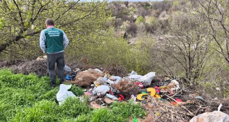 Масштабная свалка обнаружена у берега запорожской реки