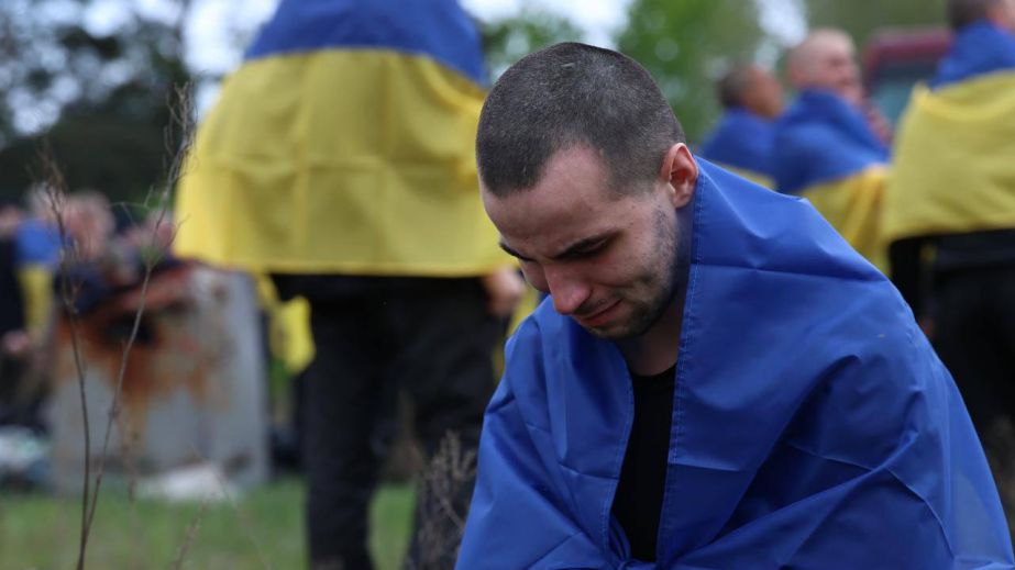 Девʼять захисників Запорізької області повернулись додому з полону