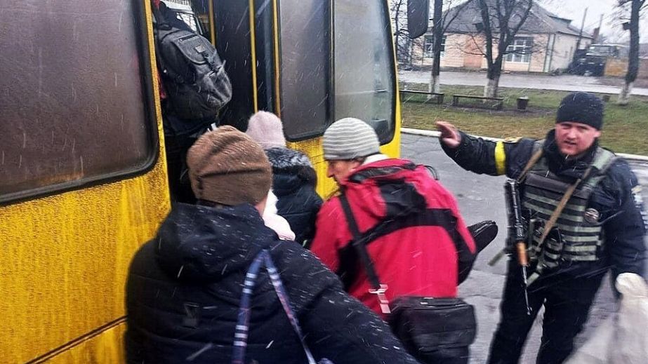 На Запоріжжі під обстрілами вивозять людей із трьох сіл Таврійської громади