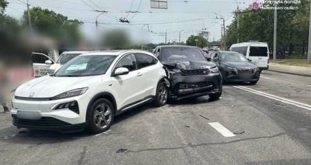 Автомобили столкнулись на выезде с Днепрогэса