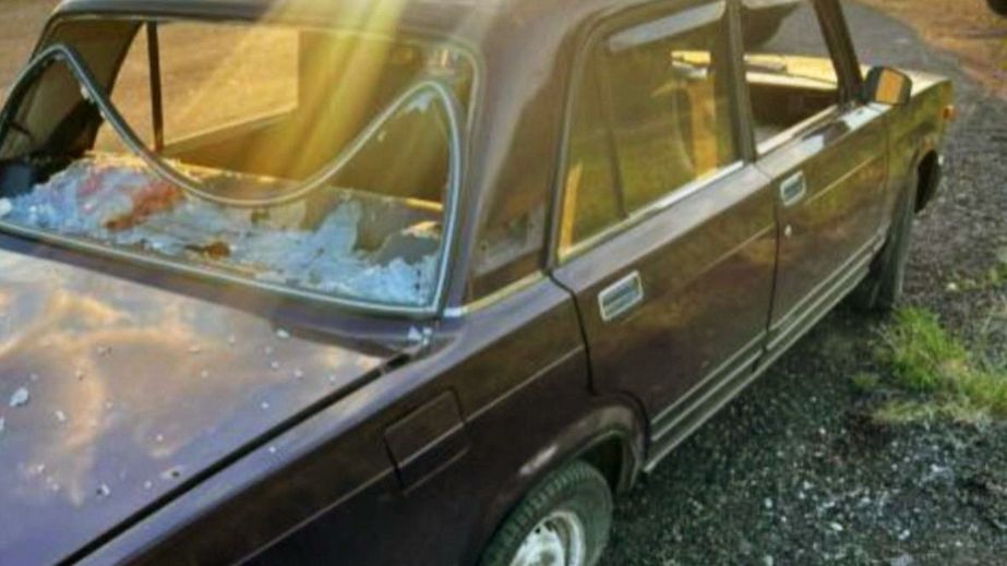 Дві людини дістали поранень в автівці під час ударів по селищу на Запоріжжі