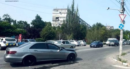 ДТП произошло на перекрестке в Запорожье: водителям советуют объезд