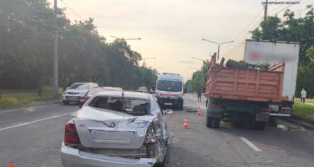 Неуважний водій ГАЗу врізався у запорізького "китайця" та вантажівку