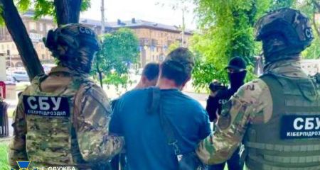 За 17000 долларов предлагал запорожец услуги по переправке за границу, – СБУ